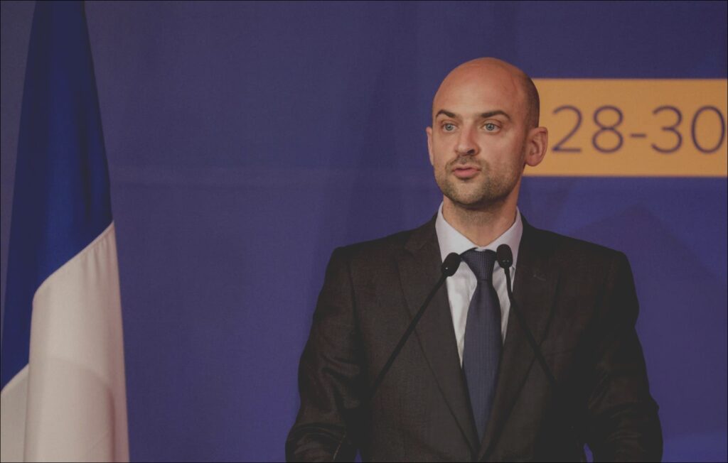 Jean-Noël Barrot célèbre l'exemple exemplaire de coopération entre la France et le Maroc.