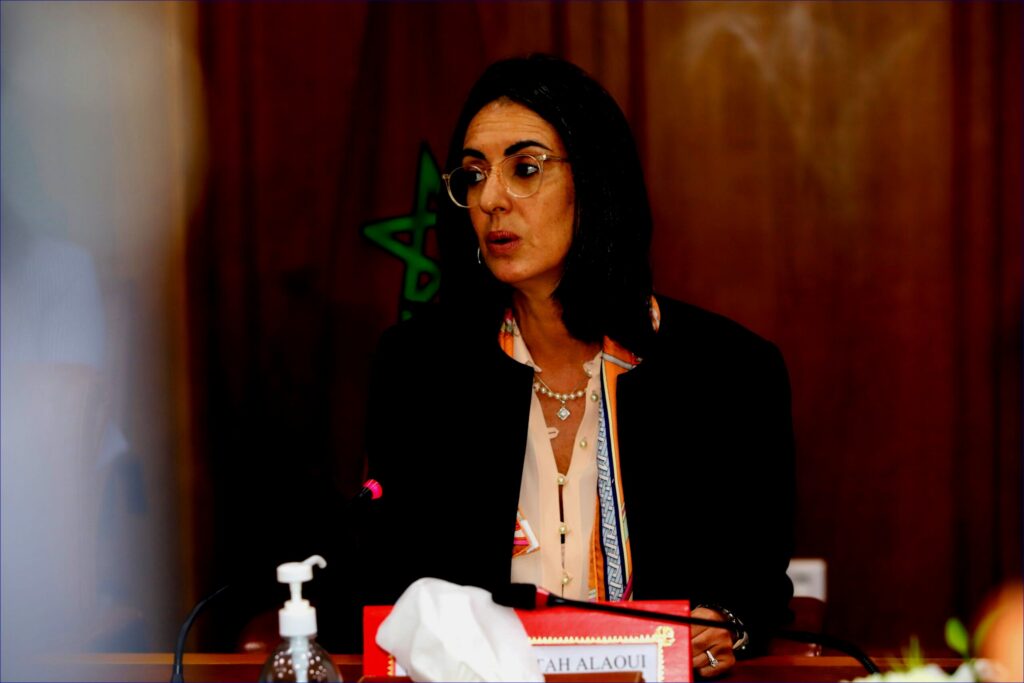 Nadia Fettah rencontre un dirigeant clé de la Banque mondiale.