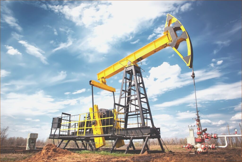 Le baril de pétrole brut américain reste au-dessus de 80 dollars